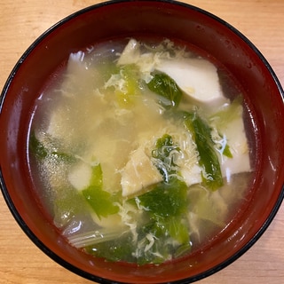 セロリの葉と豆腐と玉ねぎの鶏がらスープ